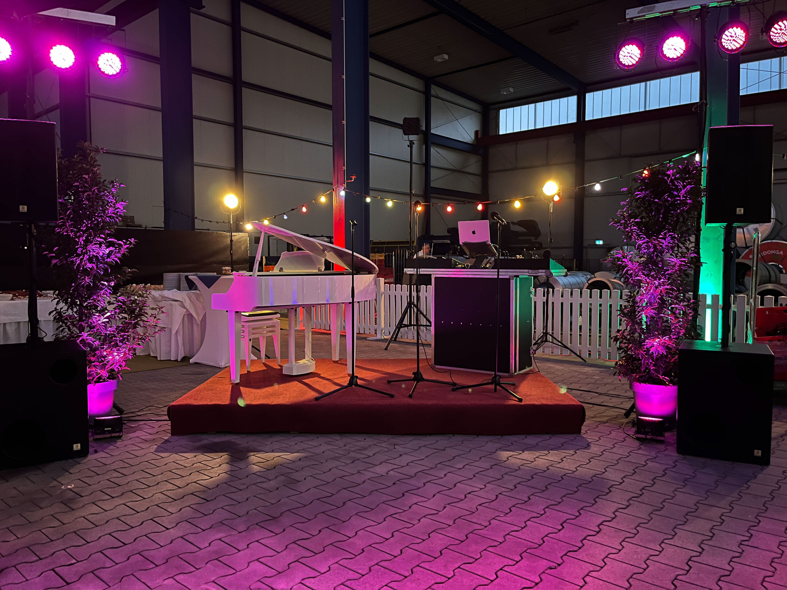Aufbau-Pianist-und-DJ-Gelsenkirchen-Firmenfeier Piano und DJ Firmenfeier in Gelsenkirchen
