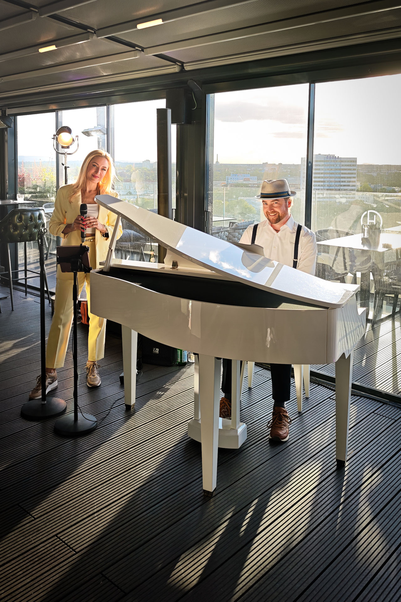 Claudio Lanz & Jenny Strasburger – Female Singer and White Grand Piano HAVN Hannover Claudio Lanz Jenny Strasburger Female Singer and White Grand Piano HAVN Hannover.