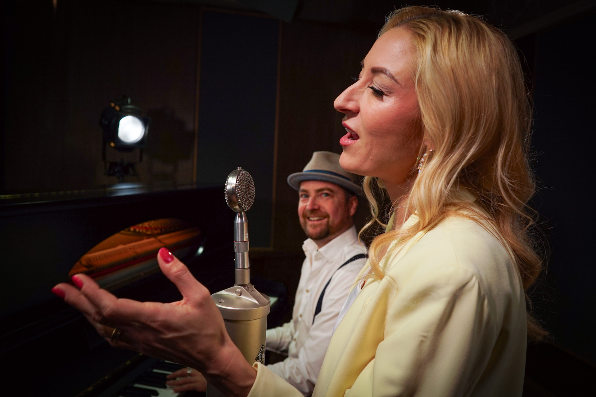 Claudio Lanz & Jenny Strasburger – Female Vocals and Piano Claudio Lanz Jenny Strasburger Female Vocals and Piano